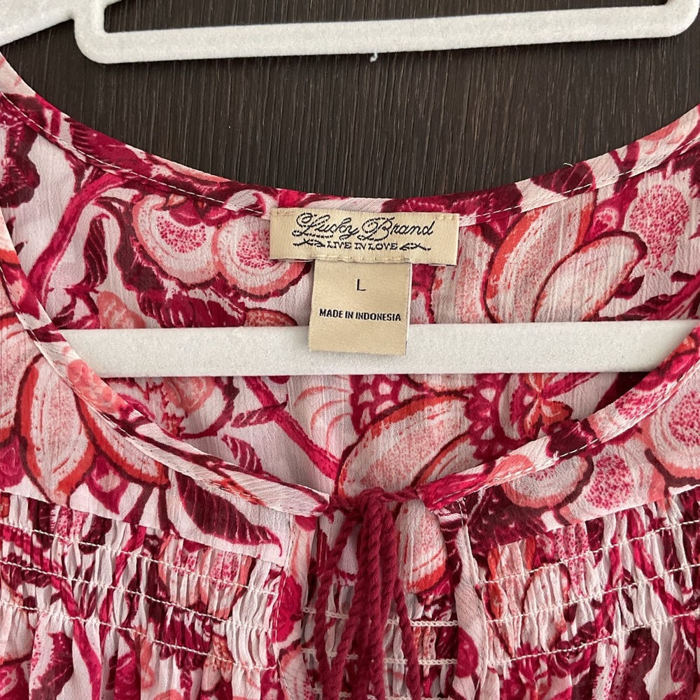 Lucky Brand Red-Pink Floral Cap Sleeve Blouse - Picture 4 of 7